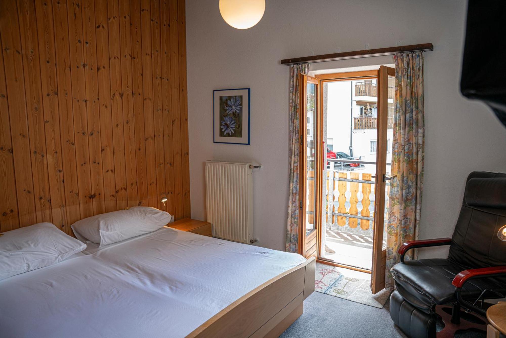 Alte Bock 2.0 Bed & Breakfast Grächen Exterior photo